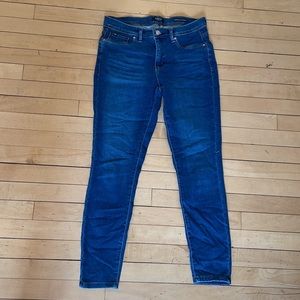 Curve Appeal Minimalist Jeggings